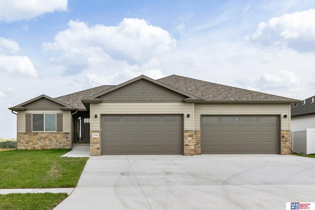 view of front of house featuring a front yard and a garage