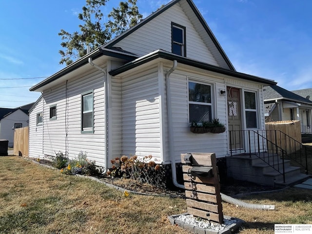 bungalow-style house with a front lawn