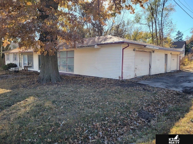 garage with a yard