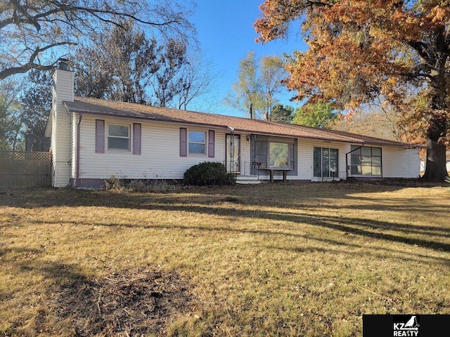 single story home featuring a front yard