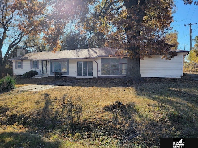 ranch-style home with a front yard