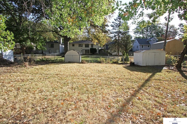 view of yard featuring a storage shed