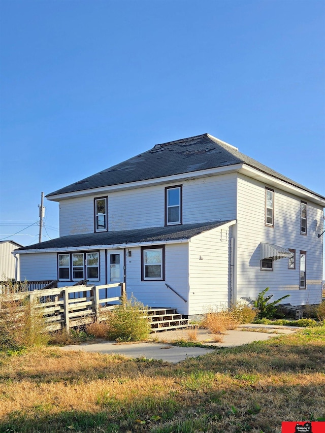 view of front of property