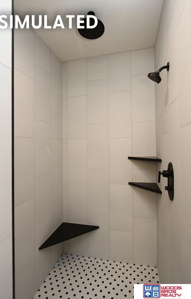 bathroom featuring tiled shower