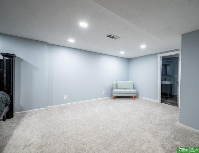 unfurnished room featuring carpet