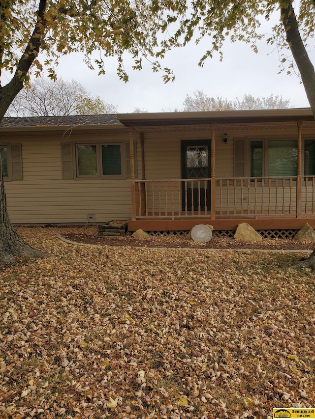 ranch-style house with covered porch