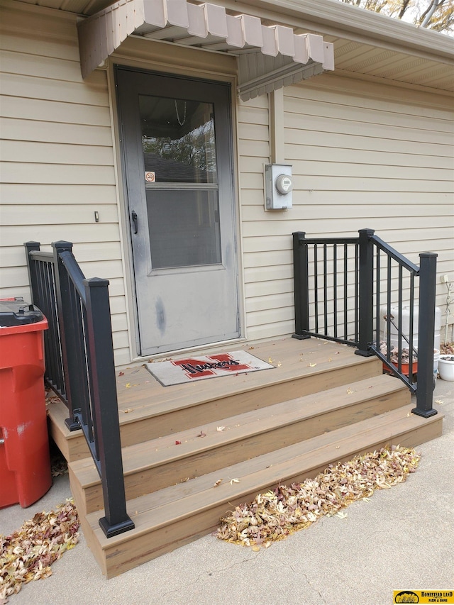 property entrance featuring a wooden deck