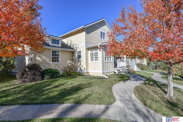 view of front facade with a front lawn