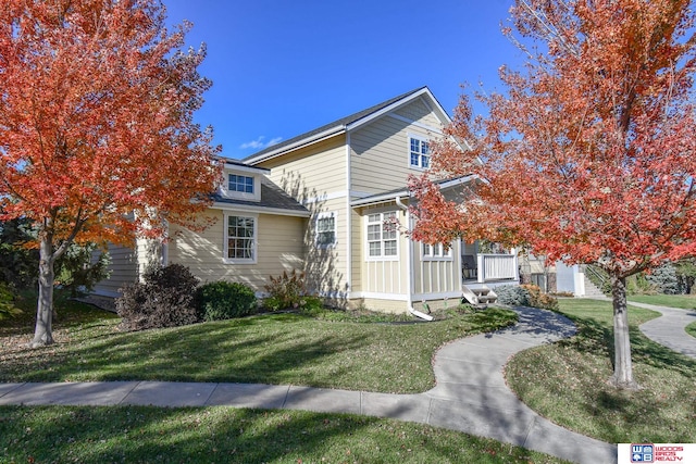 view of front of property with a front lawn