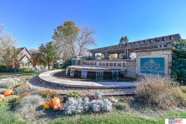 view of community / neighborhood sign