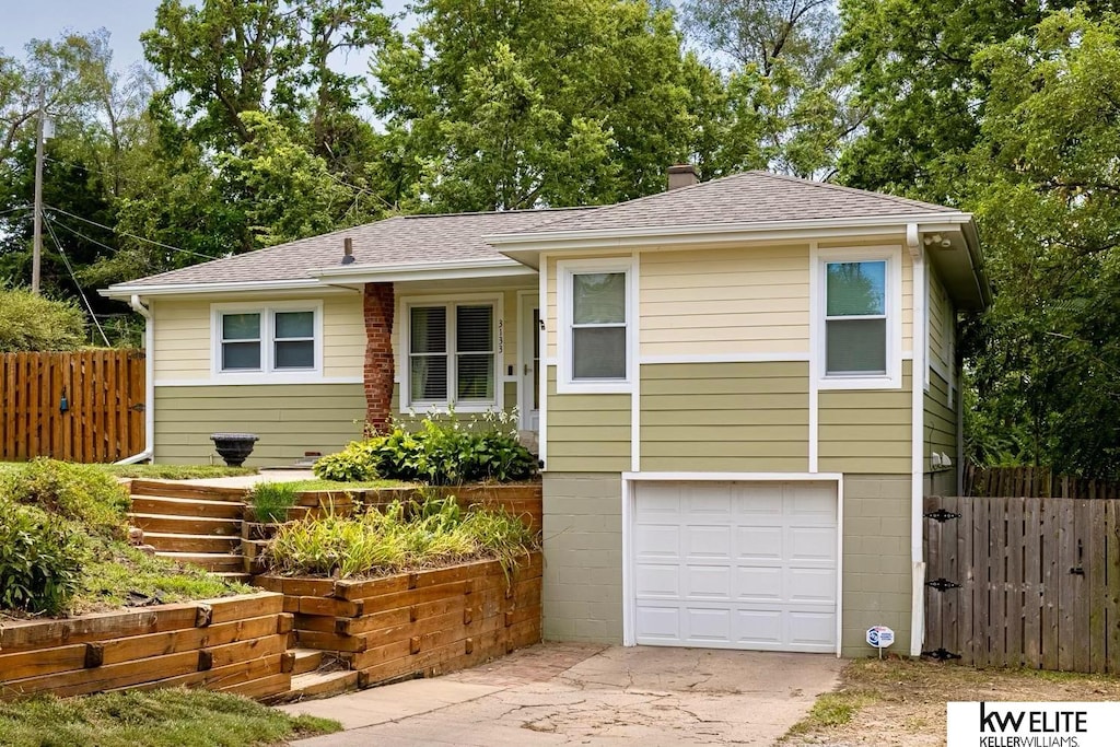 view of front facade with a garage