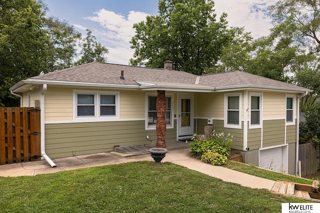 view of front of home featuring a front lawn and a garage