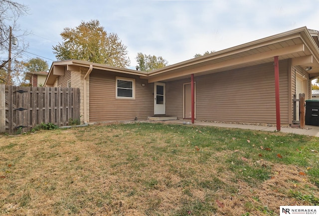 view of front of house with a front lawn