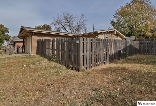 exterior space featuring a lawn