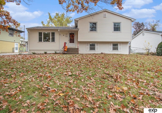 split level home with a front lawn