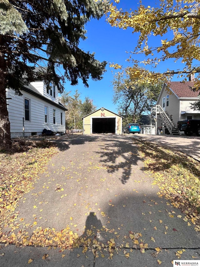 view of side of property featuring a garage and an outdoor structure