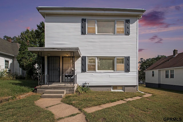 view of front facade featuring a yard