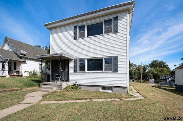 view of front of property with a front lawn