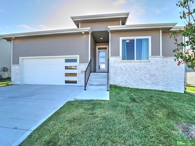 view of front of property with a front yard