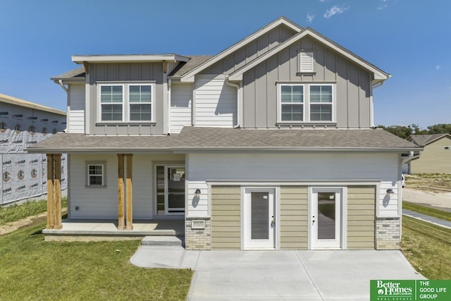 view of front of house featuring a porch and a front yard