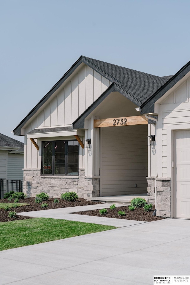 view of front of home featuring a garage