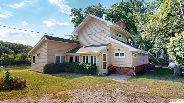 view of front of home with cooling unit and a front yard