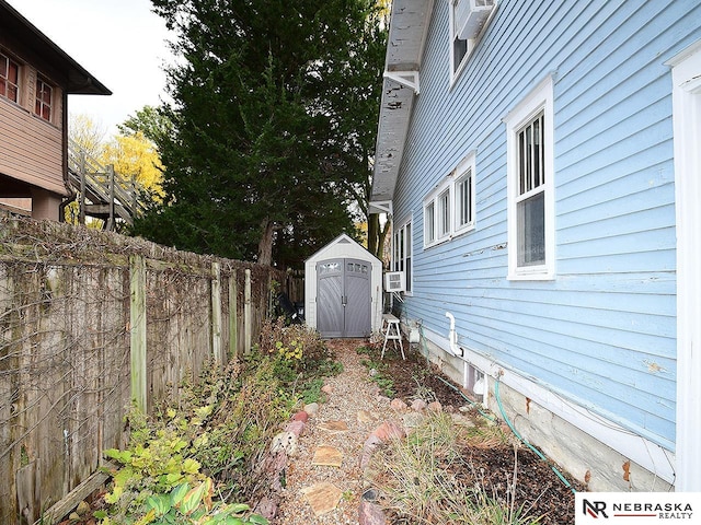 view of yard with a shed