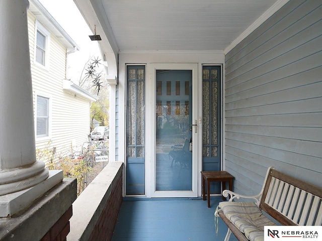 property entrance featuring covered porch