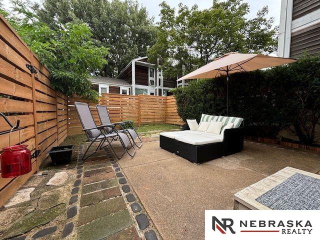 view of patio / terrace featuring an outdoor hangout area