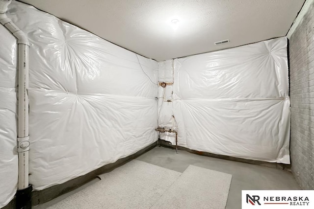 unfurnished bedroom featuring a textured ceiling