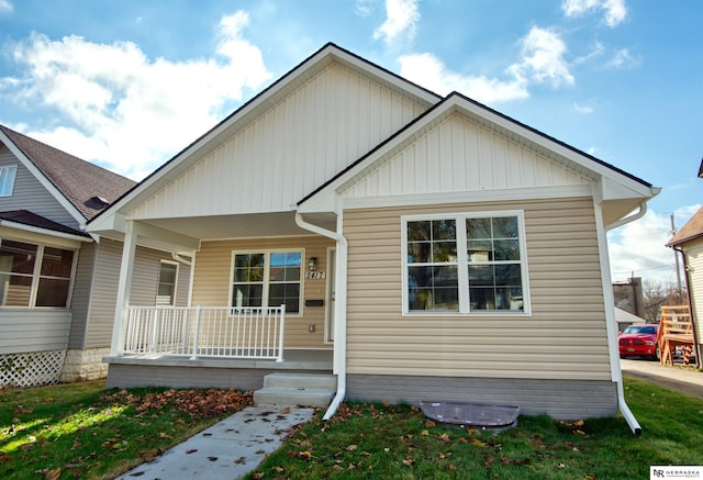 view of front of property featuring a porch