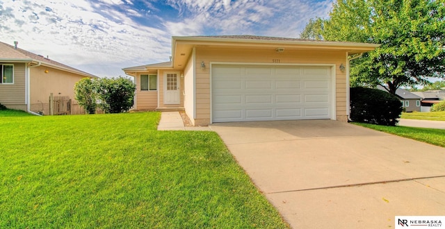 view of front of house featuring a front yard and a garage