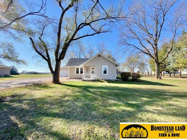 view of front of property with a front lawn