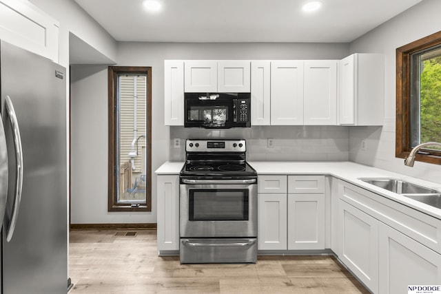 2729 N 129th Cir, Omaha, NE 68164 - kitchen featuring stainless steel appliances, a sink, decorative backsplash, recessed lighting, and light countertops