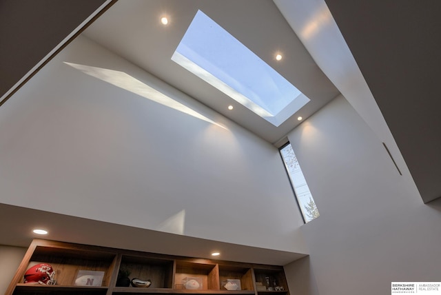 room details featuring a skylight