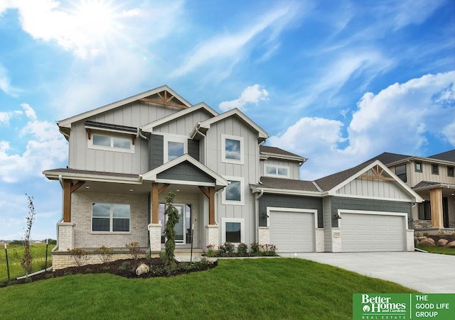 craftsman-style home featuring a front yard