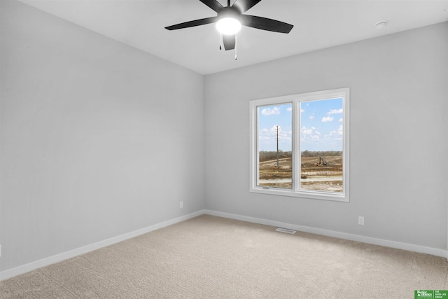 unfurnished room with carpet flooring and ceiling fan