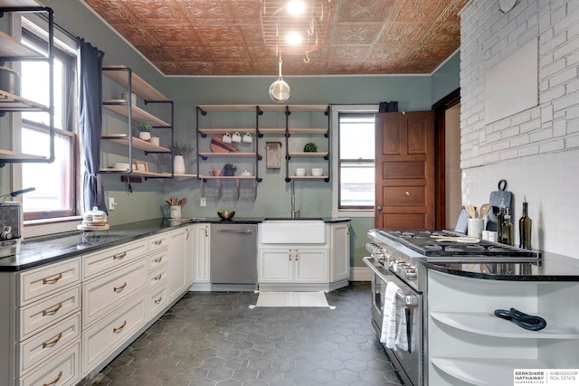 kitchen featuring white cabinets, decorative backsplash, sink, and stainless steel appliances