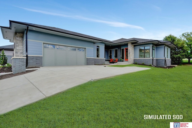 view of front facade featuring a front yard and a garage