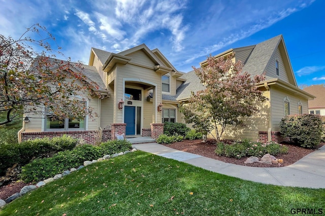 craftsman house with a front yard