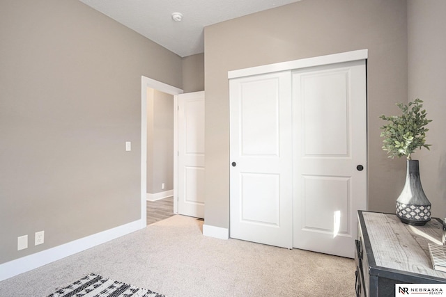 unfurnished bedroom with carpet flooring and a closet