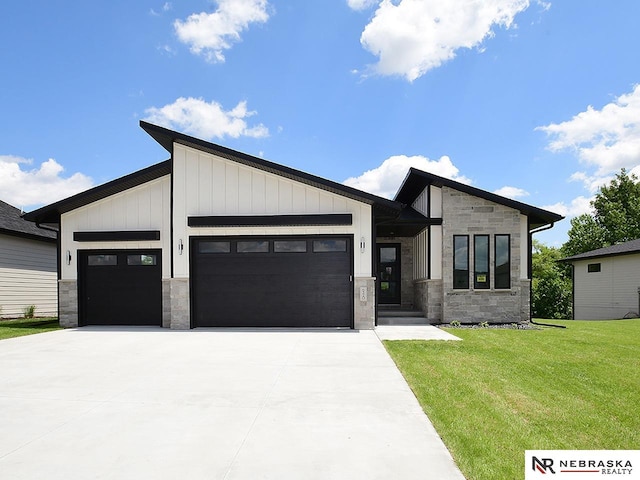 view of front facade with a front yard and a garage