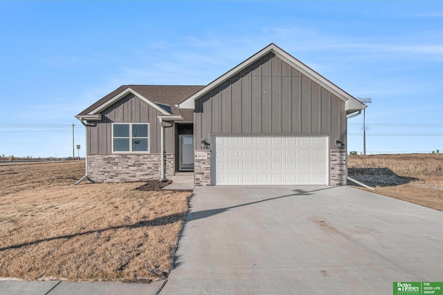 view of front of house with a garage