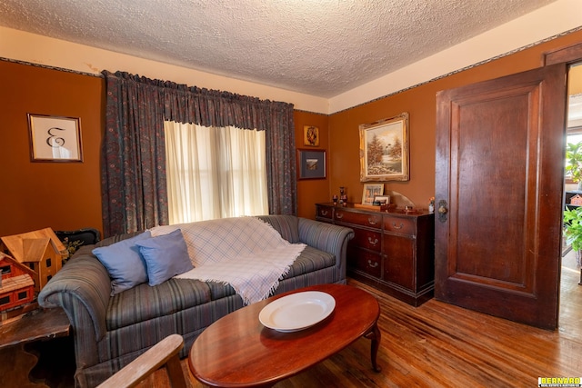 706 1st Ave, Nebraska City, NE 68410 - living area with wood finished floors and a textured ceiling