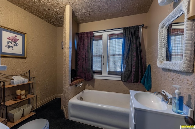 706 1st Ave, Nebraska City, NE 68410 - full bath with a textured wall, plenty of natural light, a garden tub, a textured ceiling, and toilet