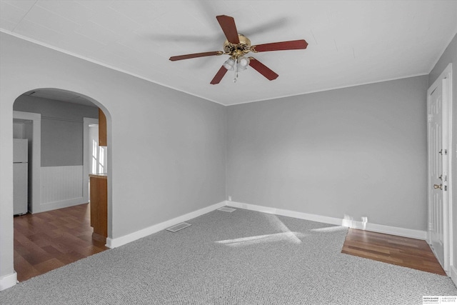 empty room featuring dark hardwood / wood-style flooring and ceiling fan