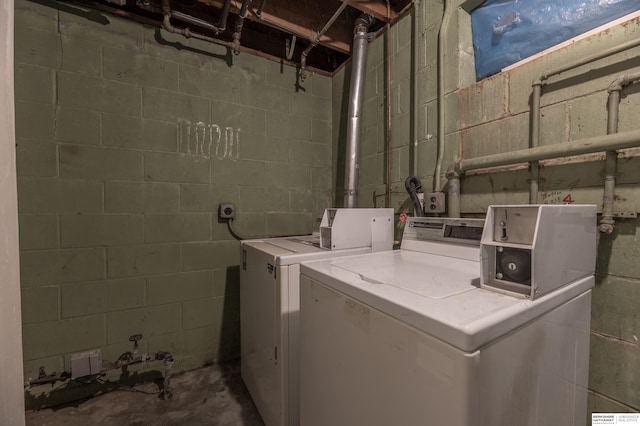 laundry room featuring washing machine and clothes dryer