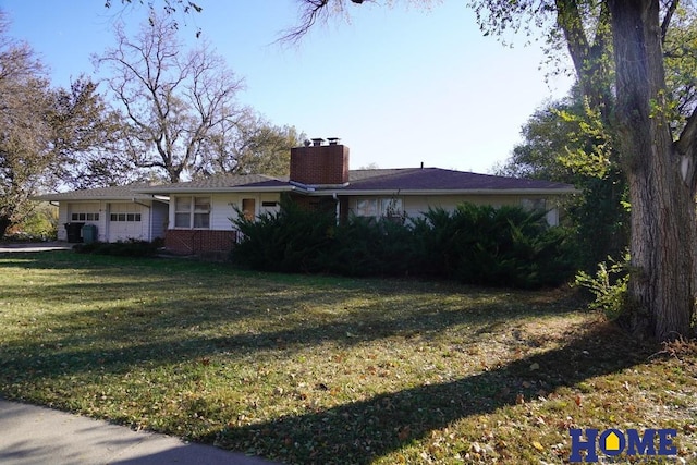 view of front facade with a front yard