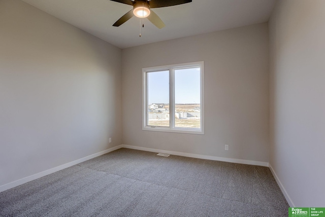 carpeted empty room featuring ceiling fan