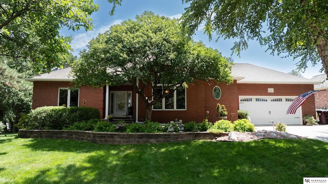 view of front of house featuring a garage and a front yard